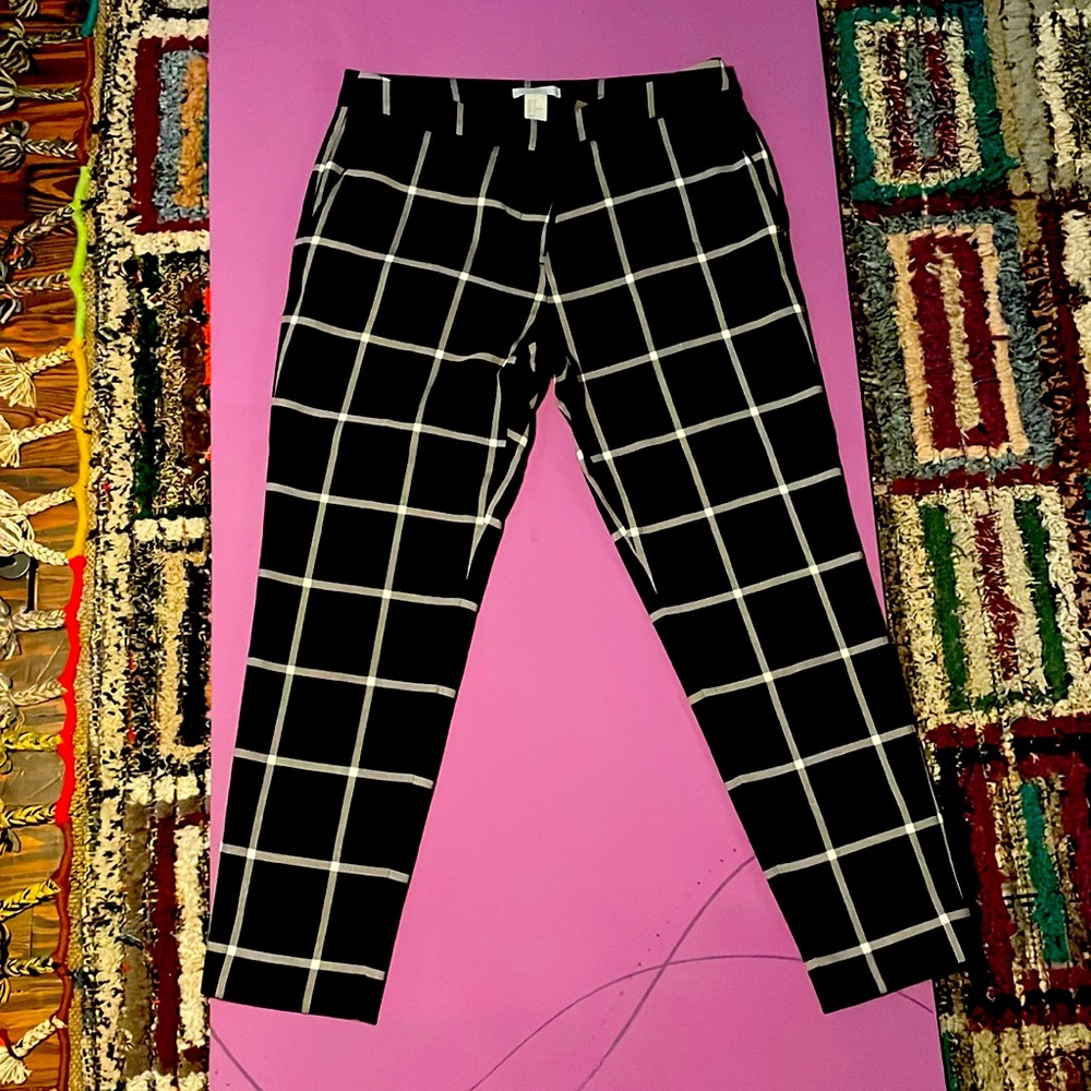 H&M size 8 black and white window pane capri pants